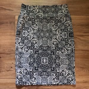 LuLaRoe  Cassie Black and Ivory Floral Print Pencil Skirt Size Medium